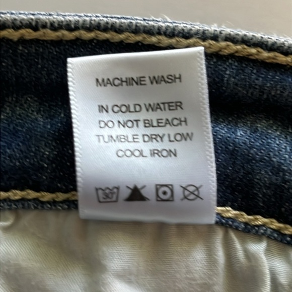 Judy Blue Relaxed Fit Size 7/28 - Picture 13 of 16